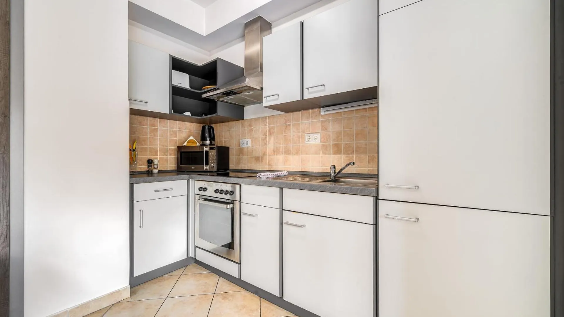 Weiner Apartment With Balcony بودابست