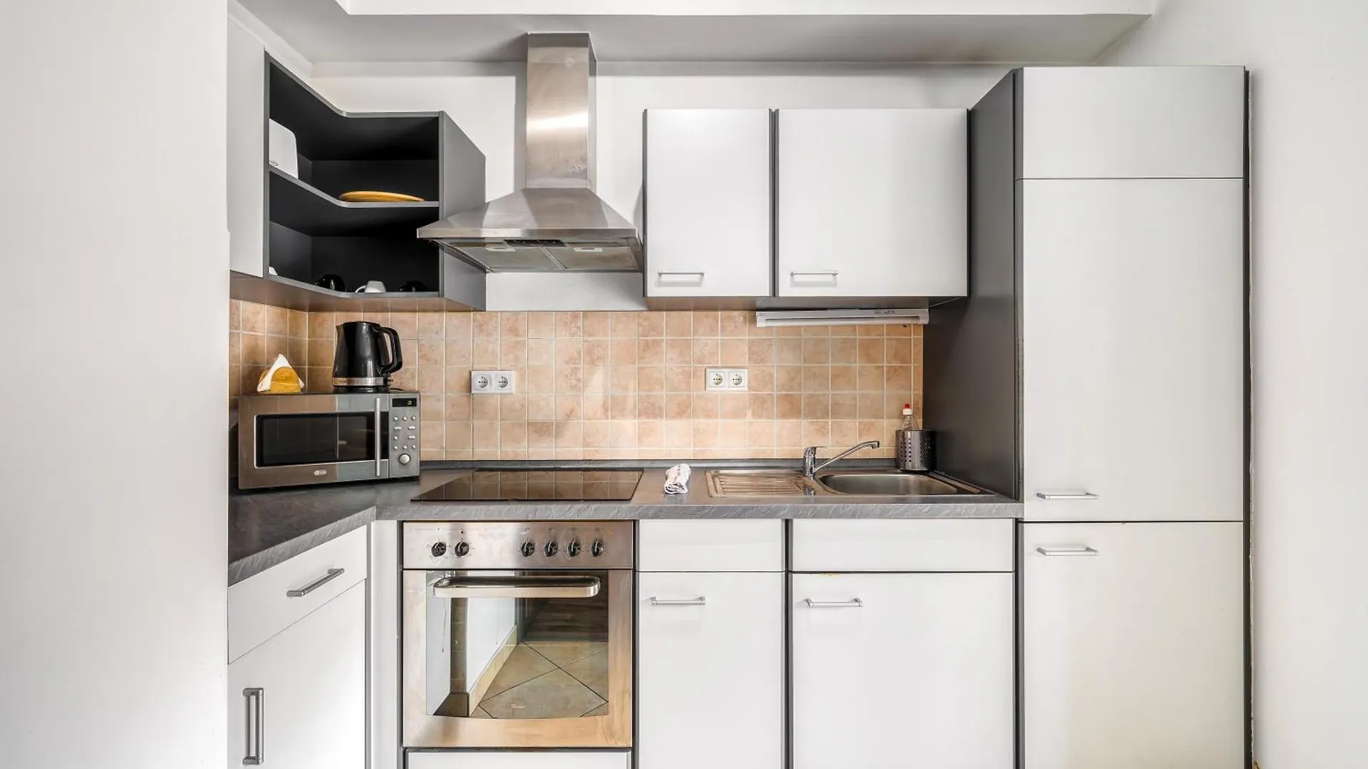 Weiner Apartment With Balcony بودابست