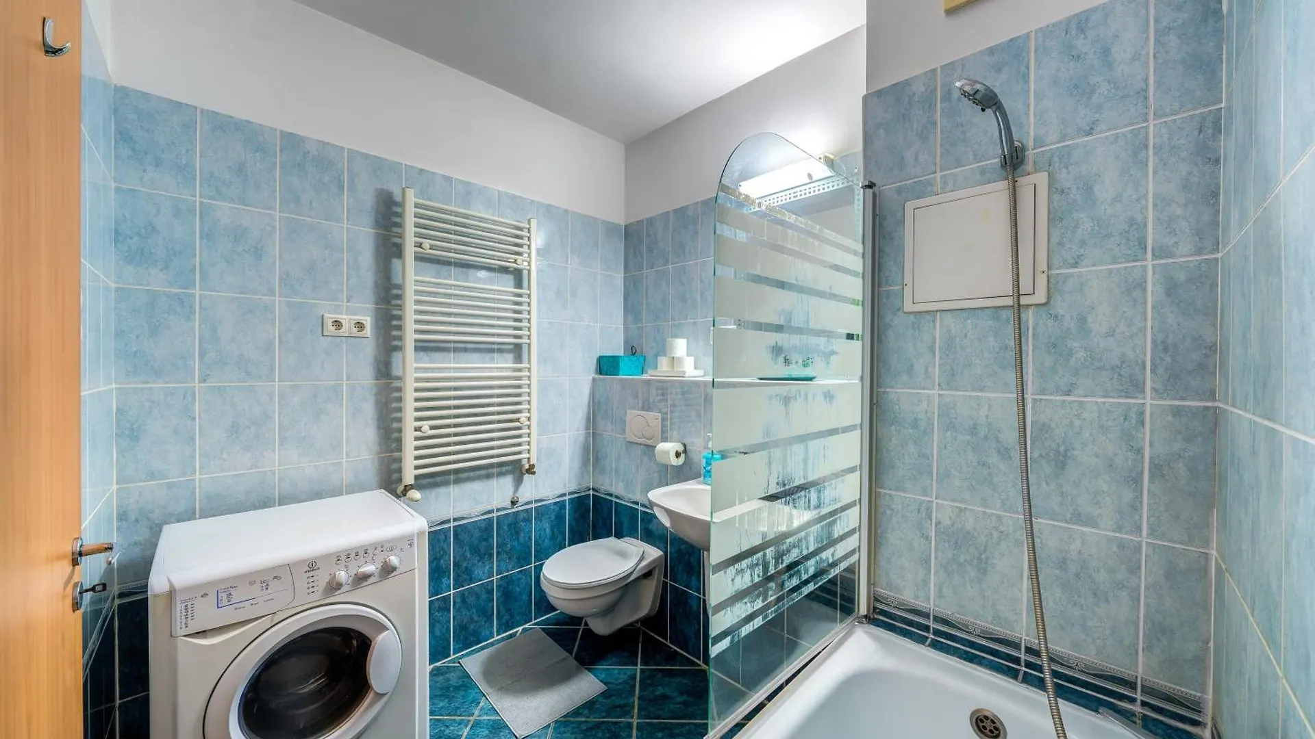 Weiner Apartment With Balcony بودابست