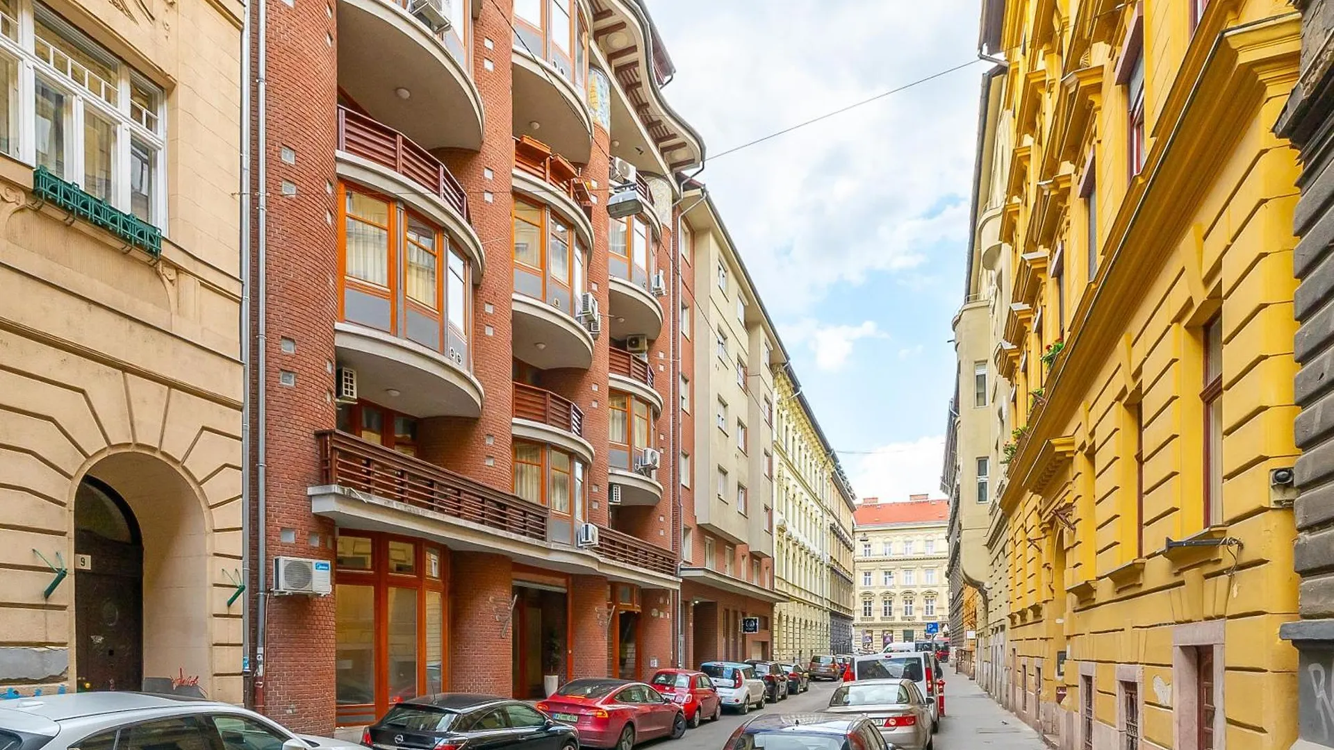 Weiner Apartment With Balcony بودابست