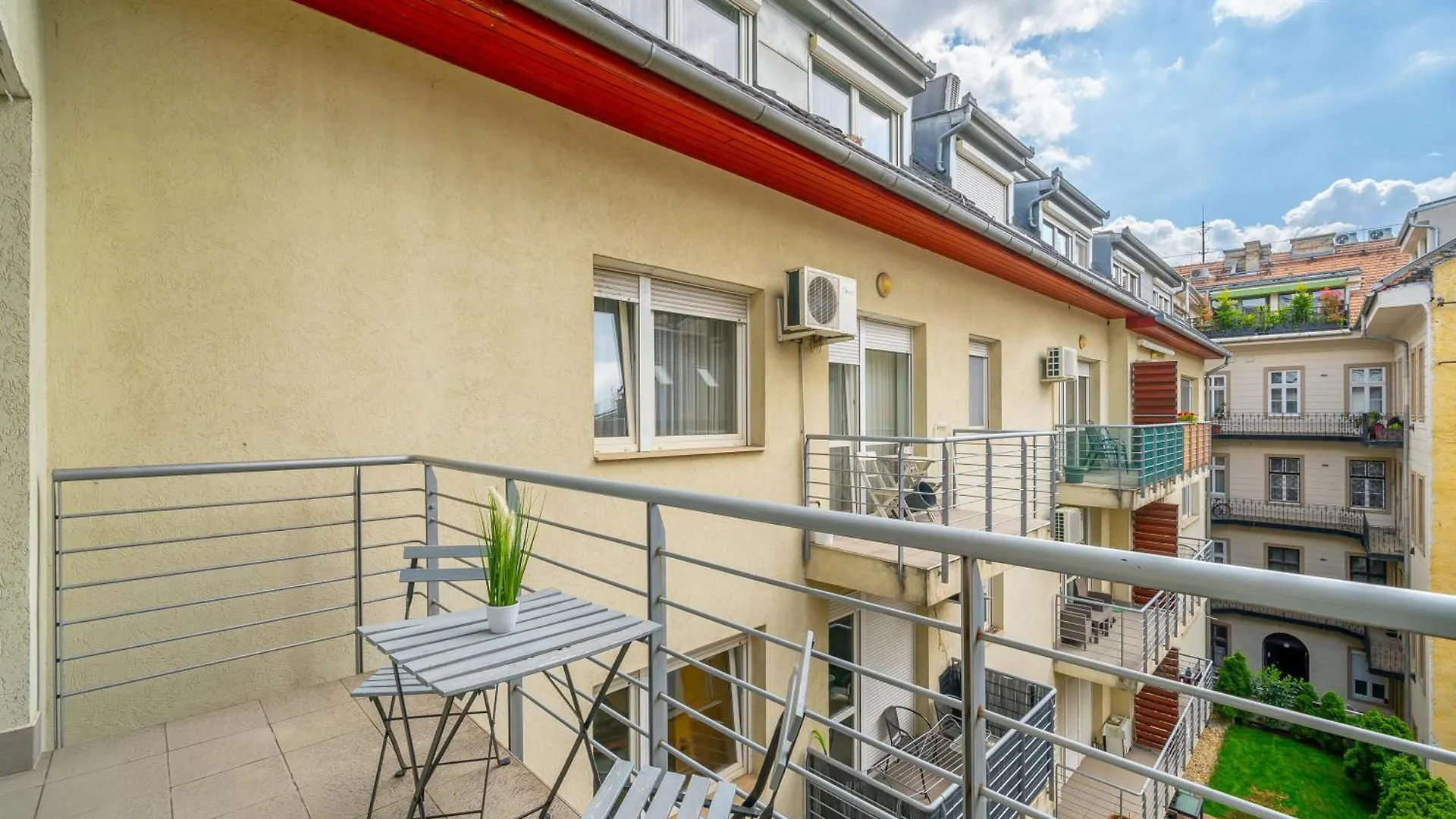 Weiner Apartment With Balcony Budapešť Maďarsko